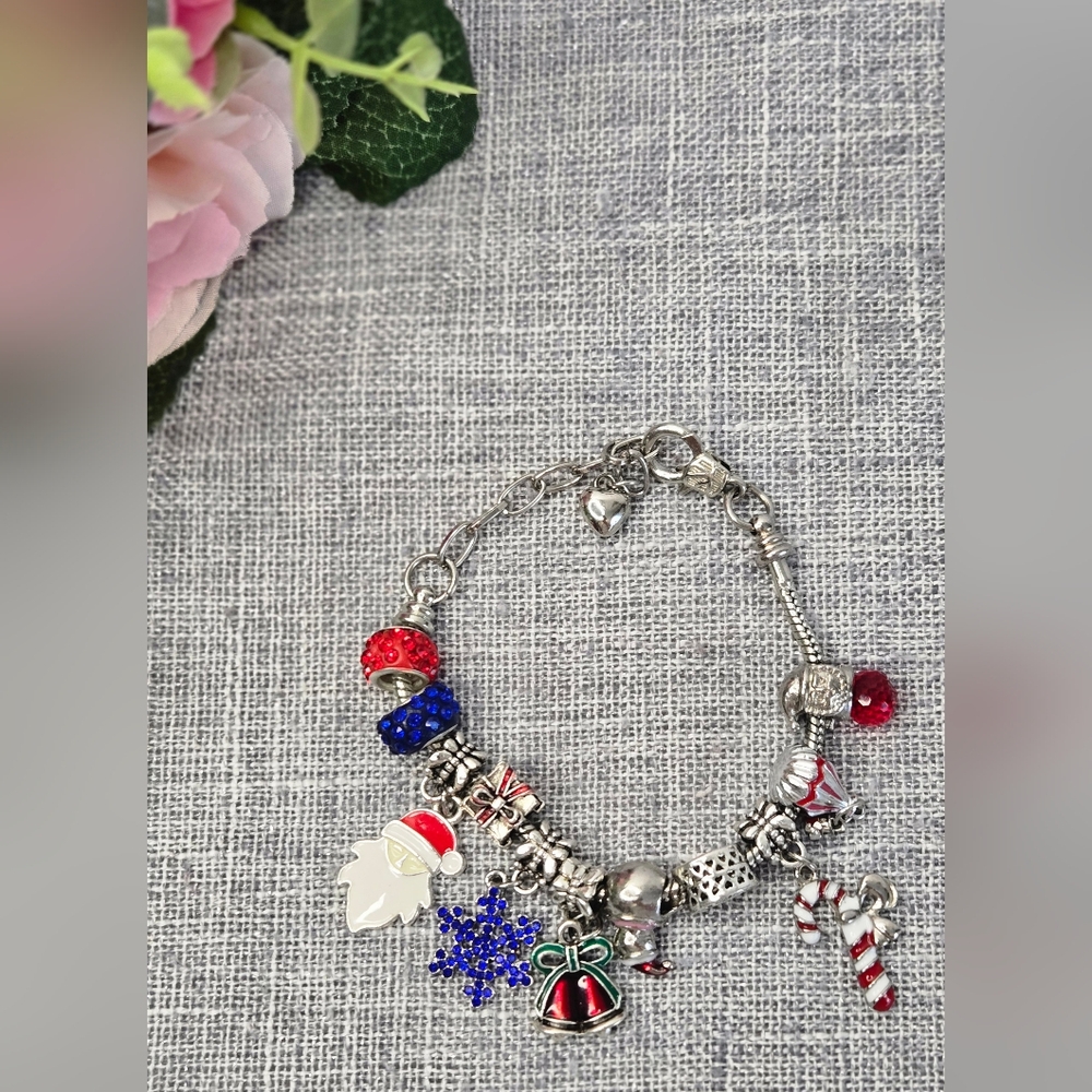 Silver Tone Enamel Christmas Charm‎ Bracelet Jewelry, 11 Charms